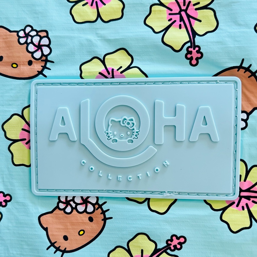 ⭐️SOLD⭐️ Aloha Collection 💚 Hibiscus Hello Kitty Day Tripper - Picture 3 of 6